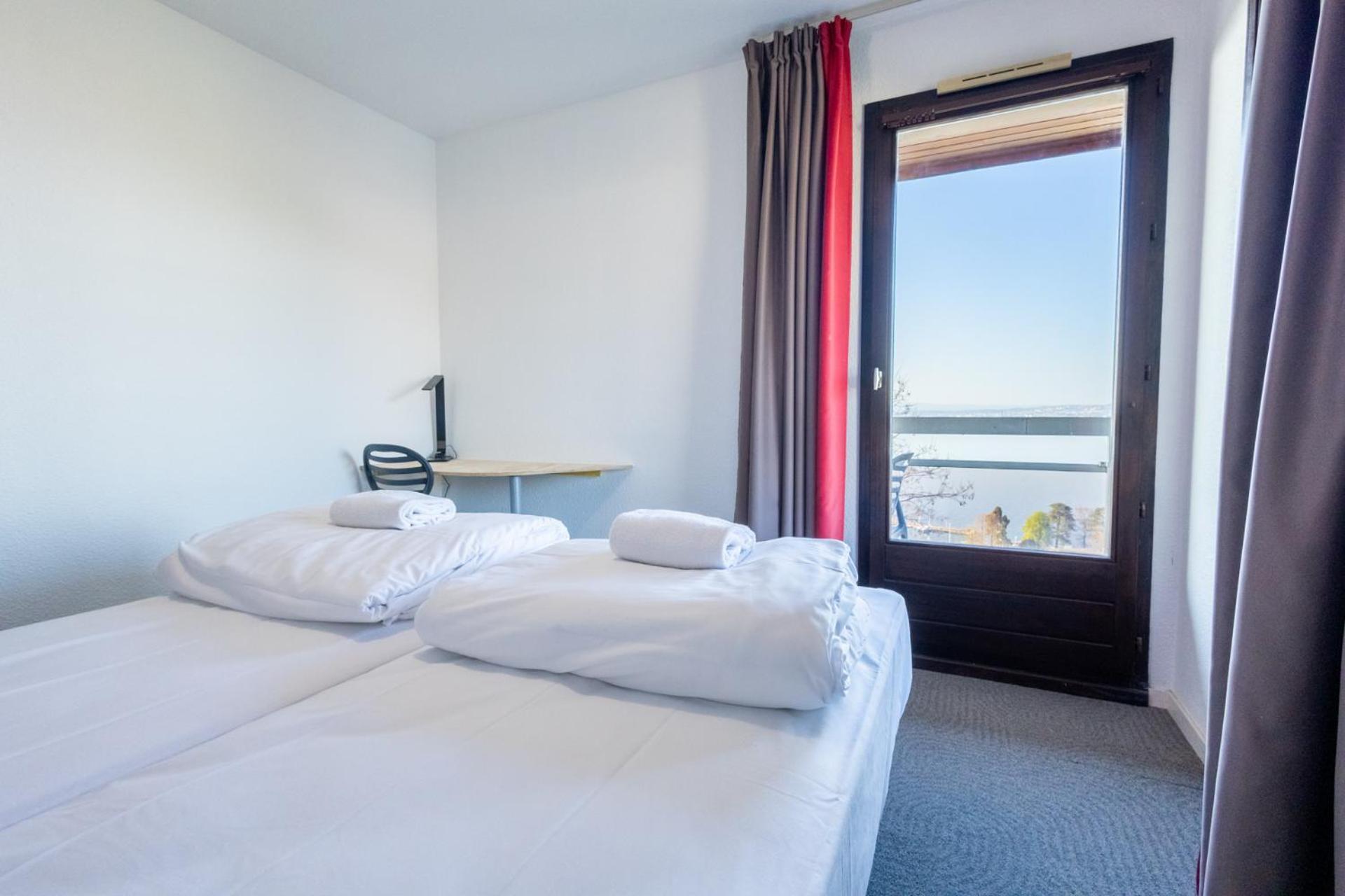 Cote Lac Hostel Evian ภายนอก รูปภาพ