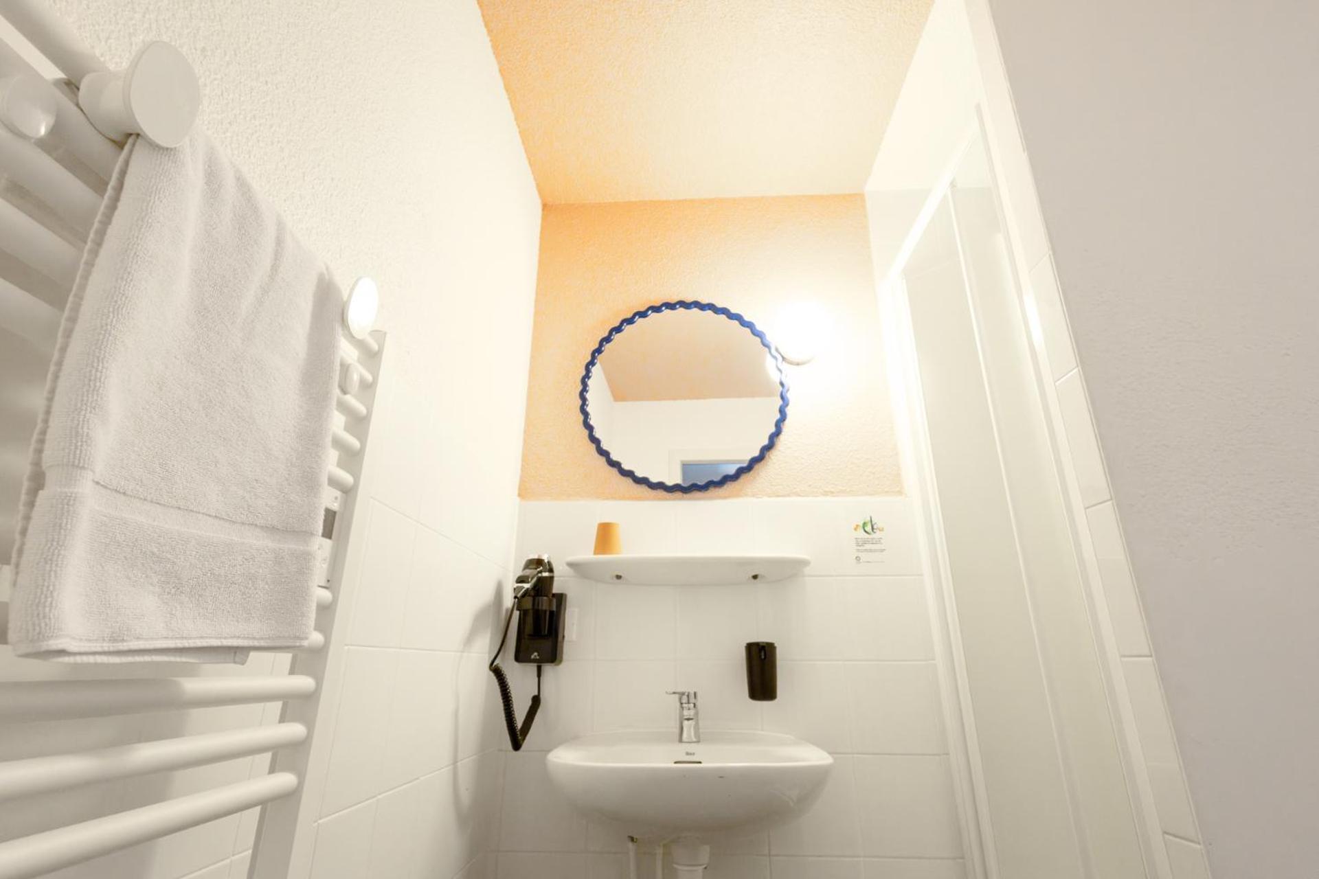 Cote Lac Hostel Evian ภายนอก รูปภาพ