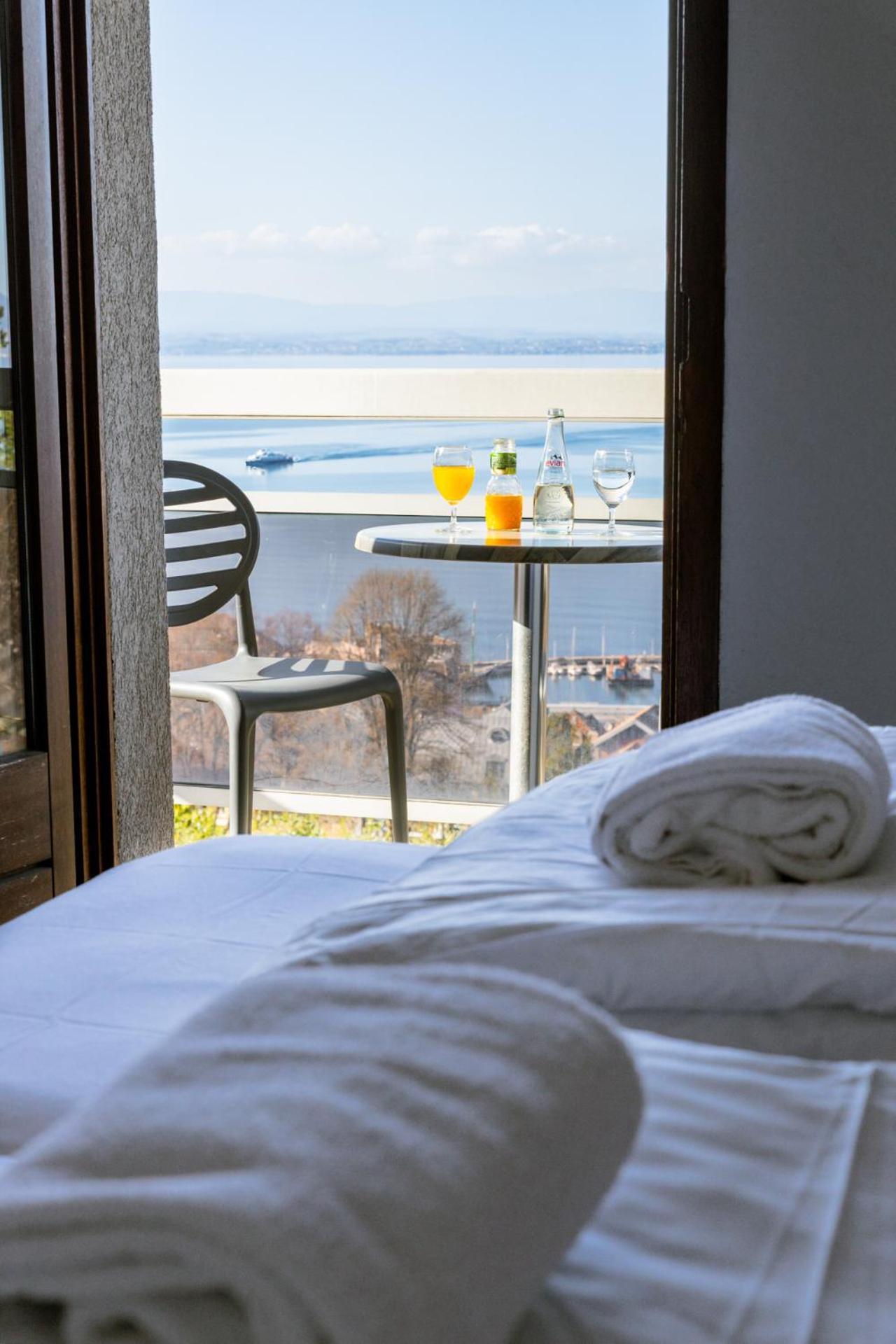 Cote Lac Hostel Evian ภายนอก รูปภาพ
